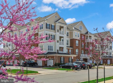 Condo For Sale - 44589 York Crest Terrace #300<br/> ASHBURN, VA 20147