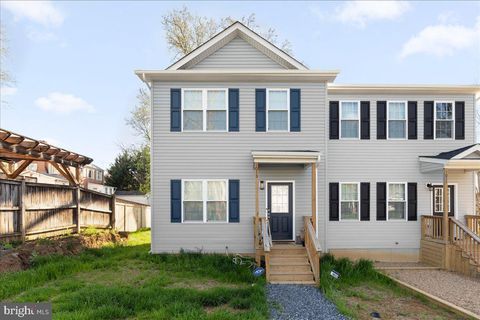 Photo of 1013 Virginia Avenue, FRONT ROYAL, VA 22630 (MLS # VAWR2013964)