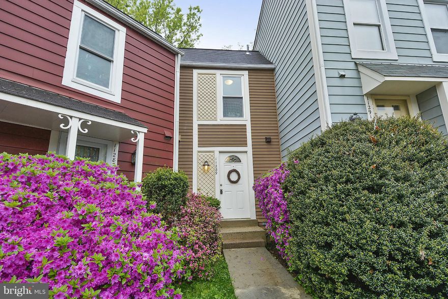 Fresh and Ready, this 2 Bedroom, 2.5 Bath Townhouse offers easy and convenient living!  Large Upstairs Loft Style Master Suite, W/ICloset, Dual Sinks and Private Bath.  Downstairs is a 2nd Master w/full bath or Rec Rm. and Walkout.  Main Lvl features wood floors, Open and Airy design, Fireplace and nice deck for outdoor BBQ's and enjoyment! Superior location close to Metro, shops, RTC, etc. Hurry!