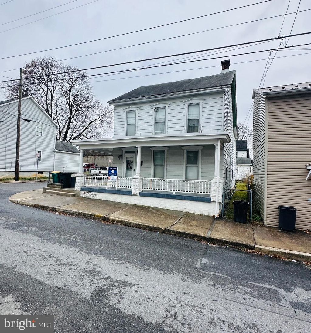 Photo of 50 E North St, WAYNESBORO, PA 17268 (MLS # PAFL2031324)
