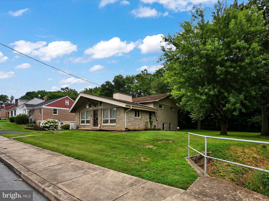 Photo of 614 Pointview Avenue, Ephrata, PA 17522 (MLS # PALA2054818)