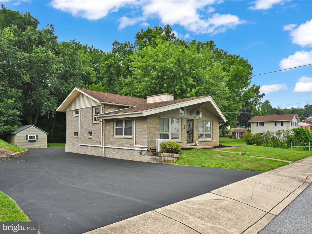 Photo of 614 Pointview Avenue, Ephrata, PA 17522 (MLS # PALA2054818)