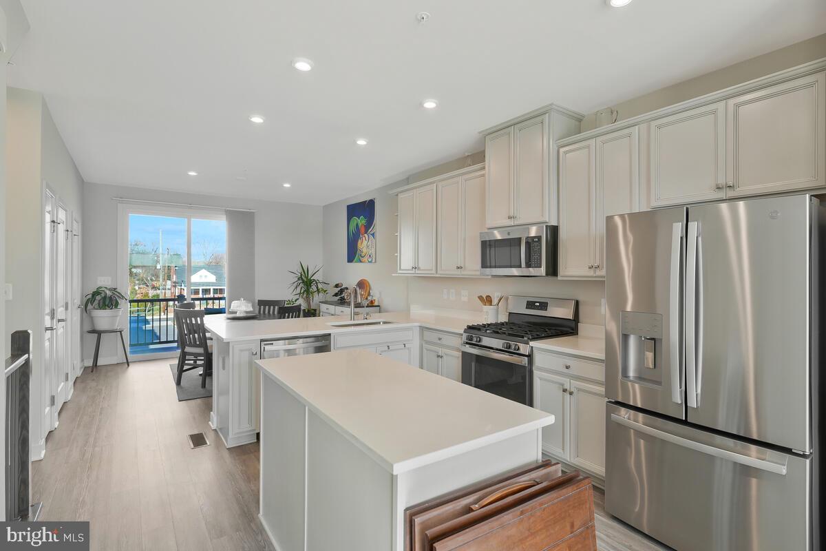 VILLAGE OF TOWNE SQUARE - Residential