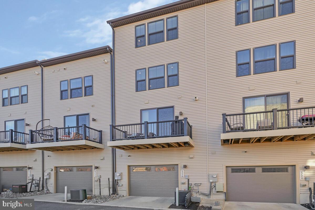 VILLAGE OF TOWNE SQUARE - Residential