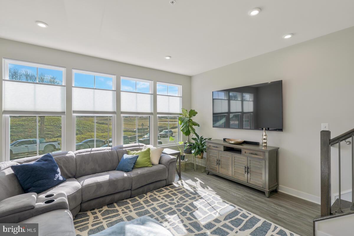 VILLAGE OF TOWNE SQUARE - Residential