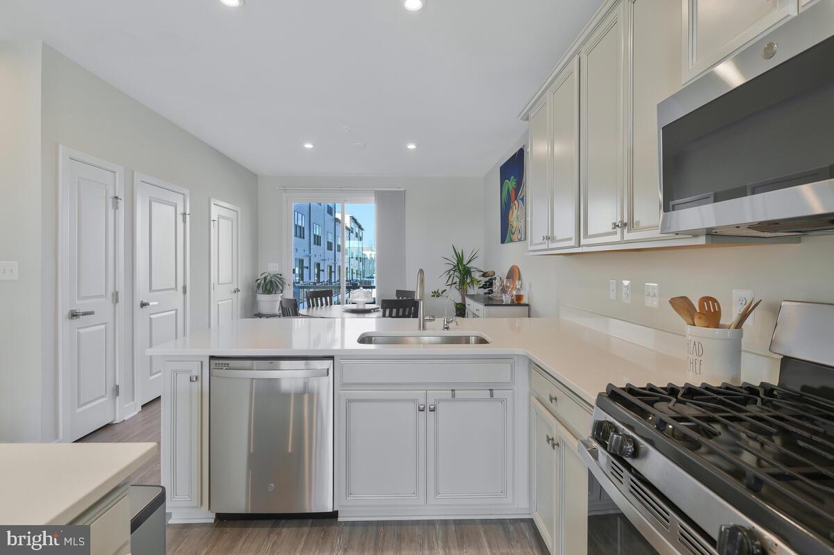 VILLAGE OF TOWNE SQUARE - Residential