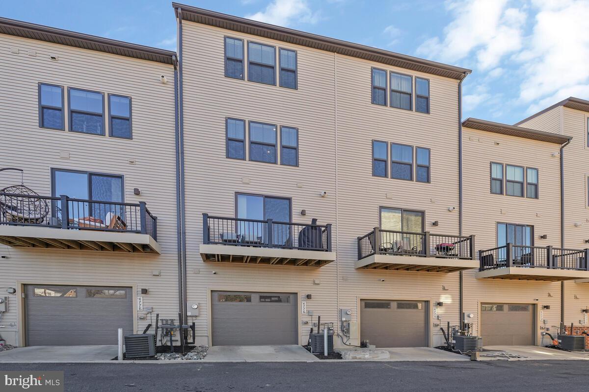 VILLAGE OF TOWNE SQUARE - Residential