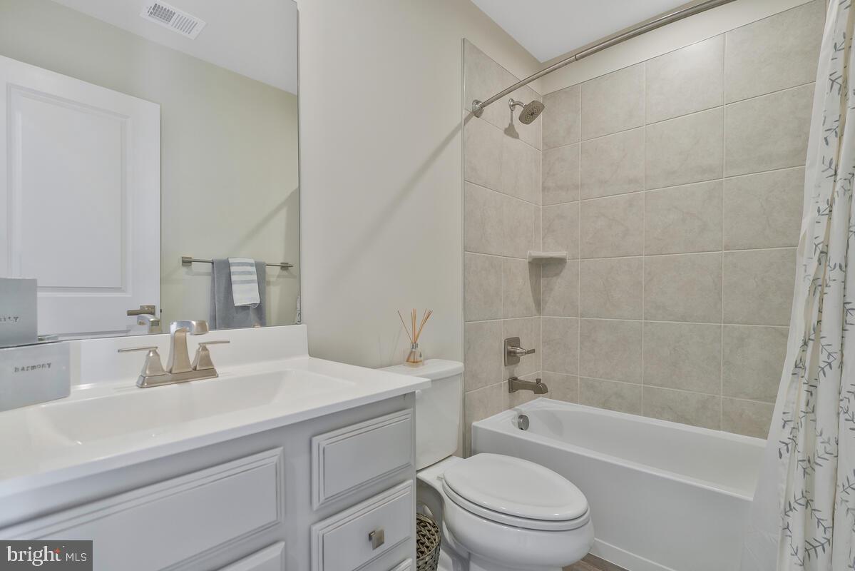 VILLAGE OF TOWNE SQUARE - Residential