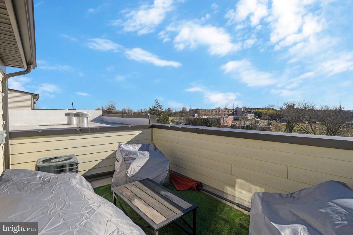 VILLAGE OF TOWNE SQUARE - Residential