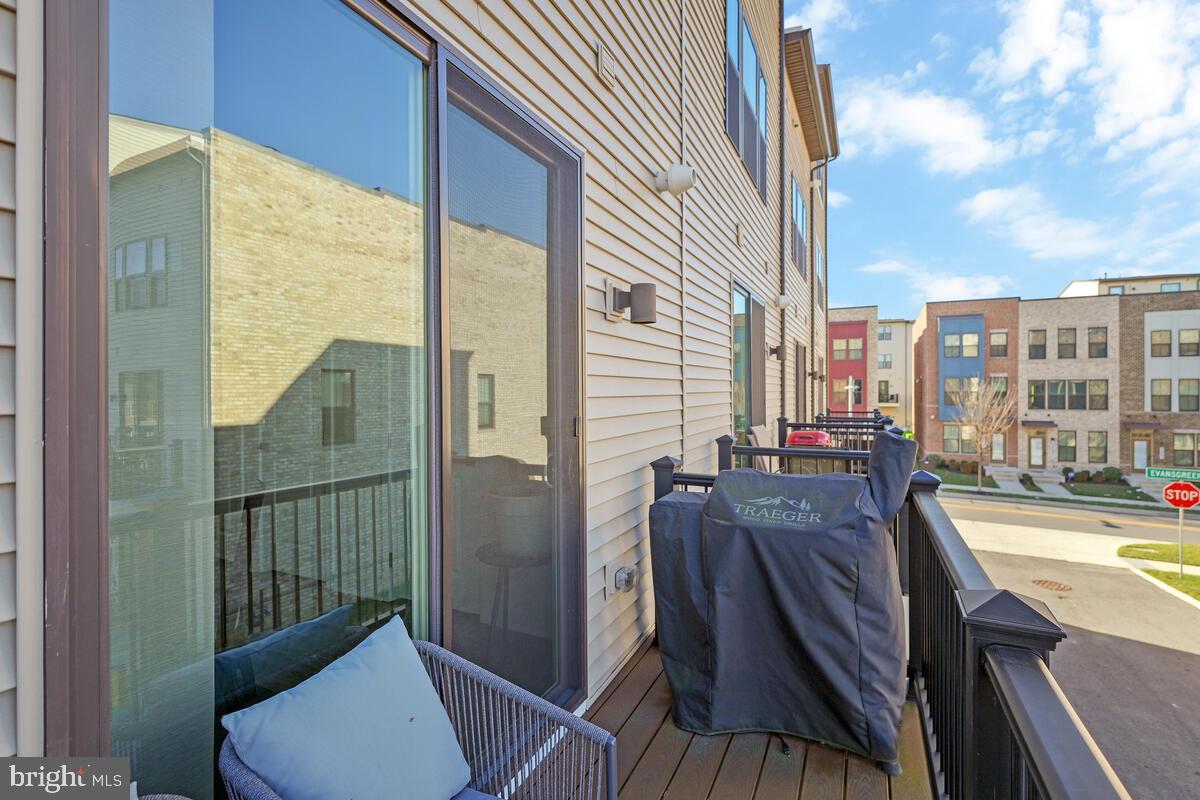 VILLAGE OF TOWNE SQUARE - Residential