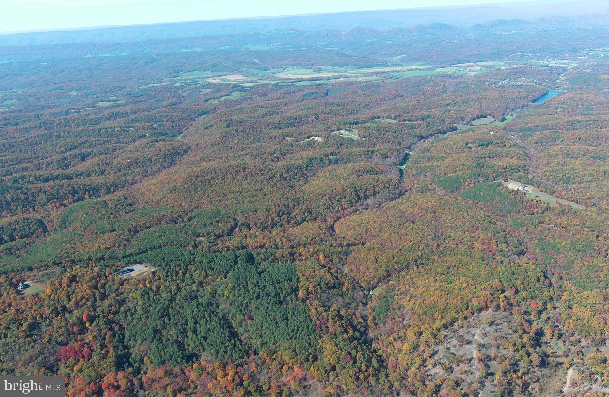 BLUFFS ON THE POTOMAC - Land