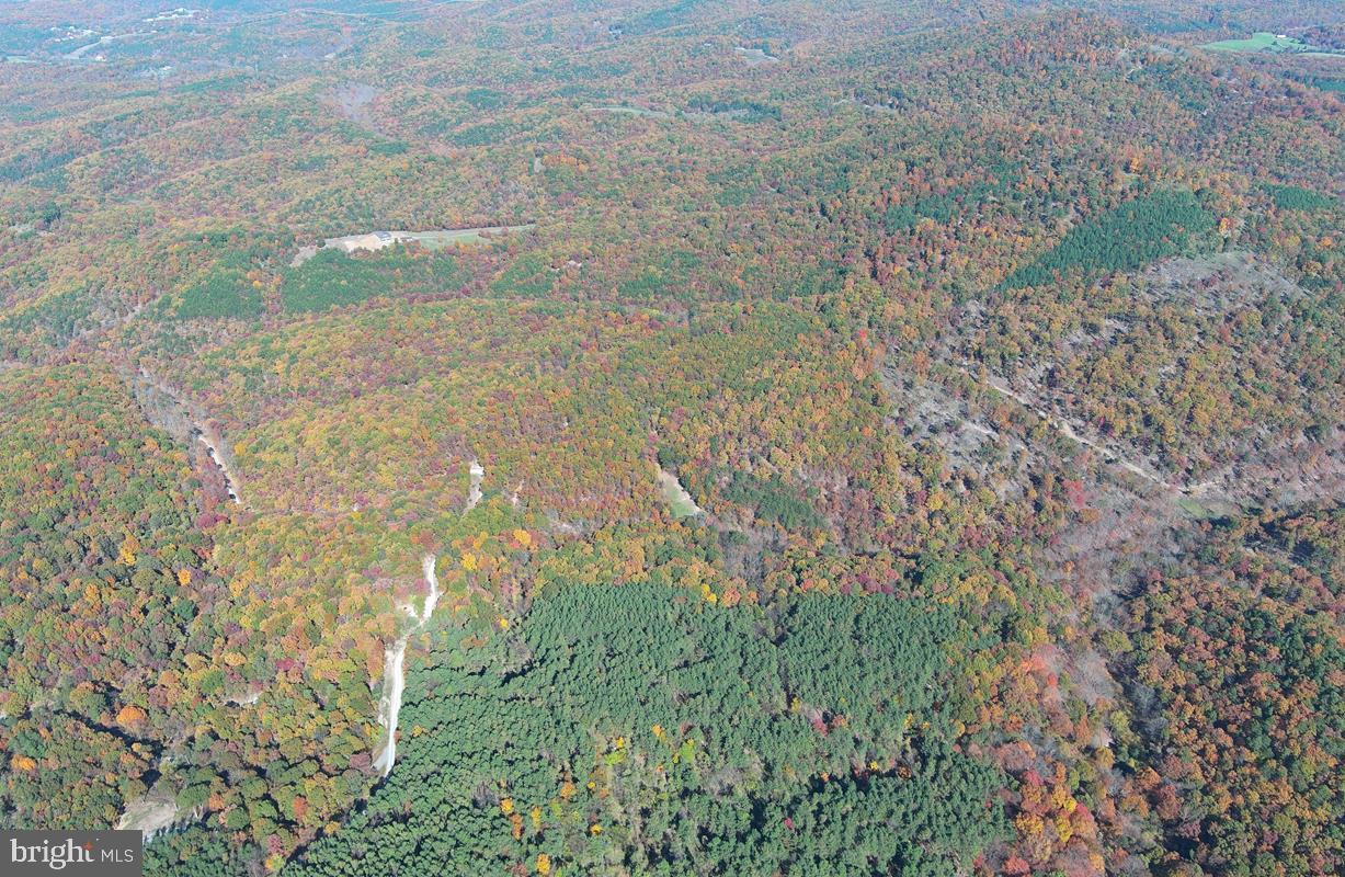 BLUFFS ON THE POTOMAC - Land