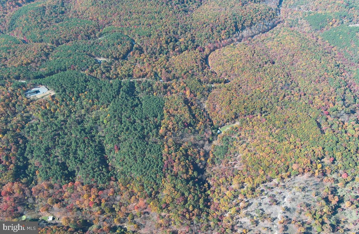 BLUFFS ON THE POTOMAC - Land