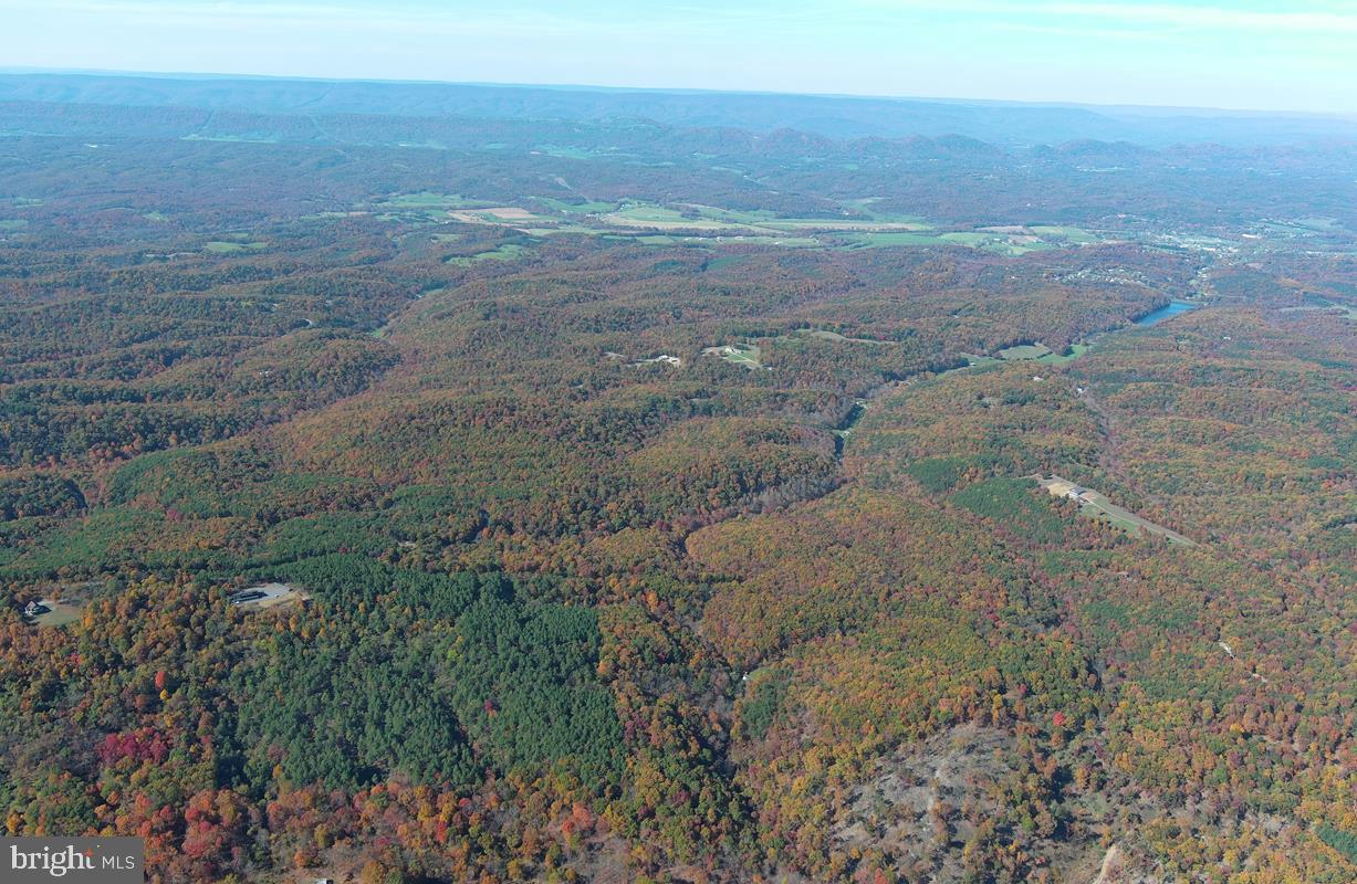 BLUFFS ON THE POTOMAC - Land