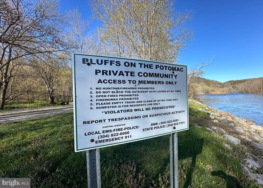 BLUFFS ON THE POTOMAC - Land