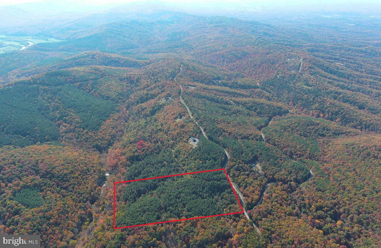 BLUFFS ON THE POTOMAC - Land