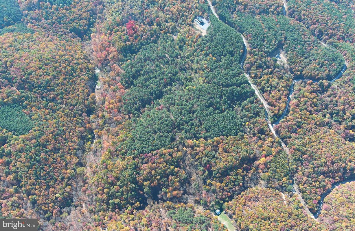 BLUFFS ON THE POTOMAC - Land