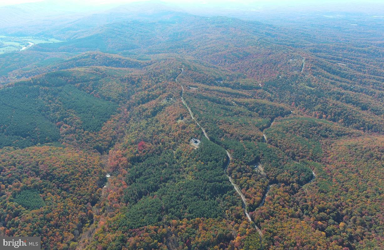 BLUFFS ON THE POTOMAC - Land