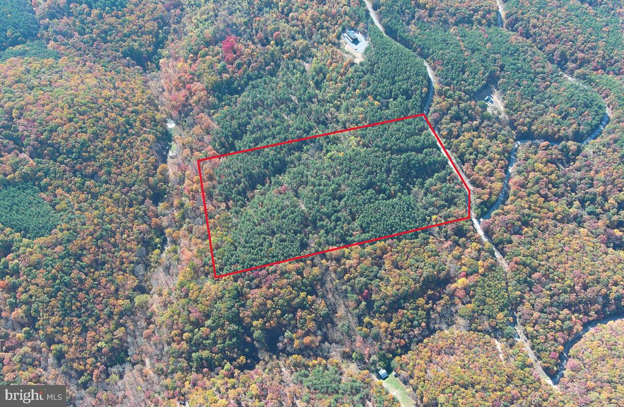 BLUFFS ON THE POTOMAC - Land