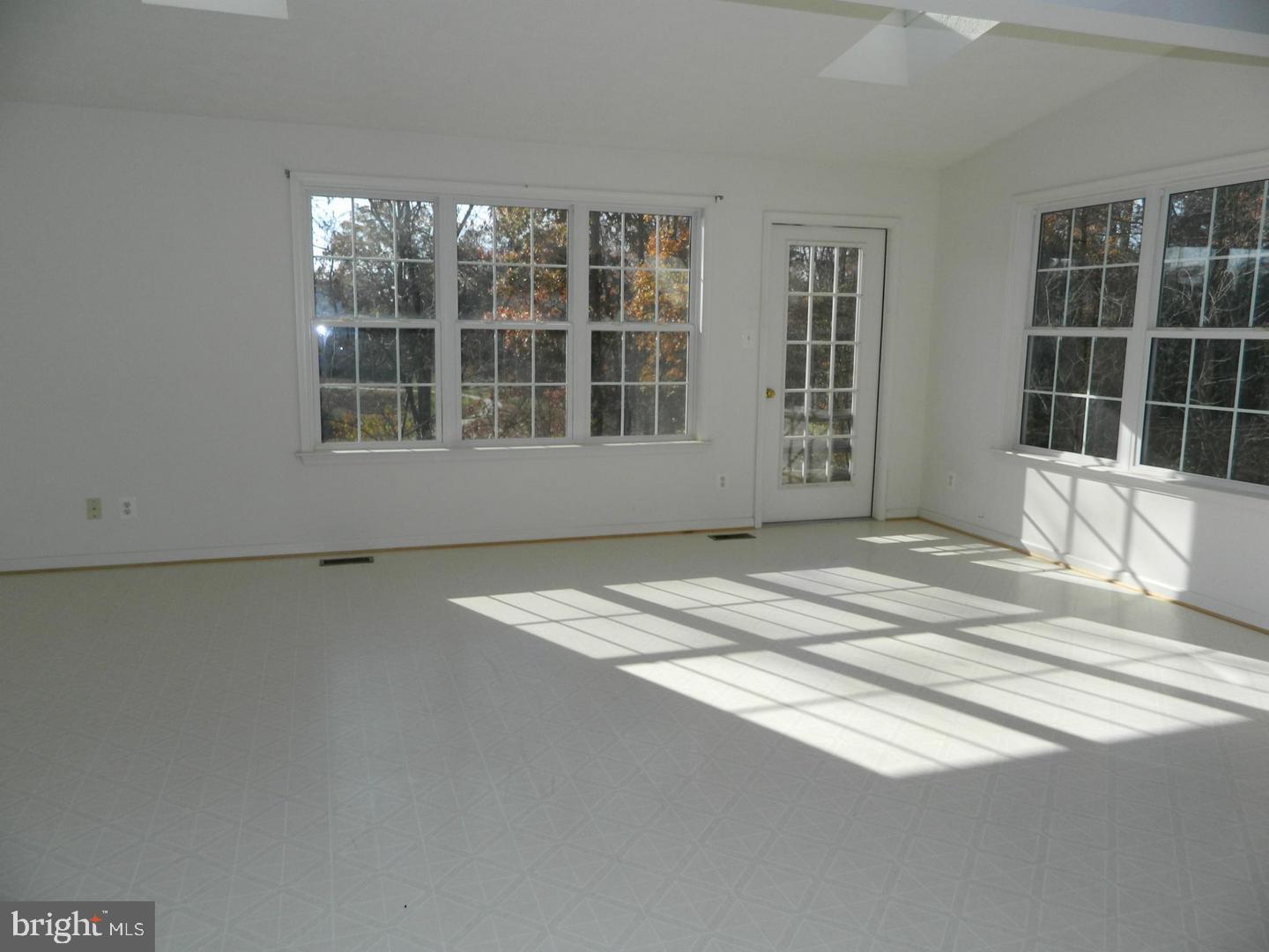 CHARLESTOWN COMMONS - Residential Lease