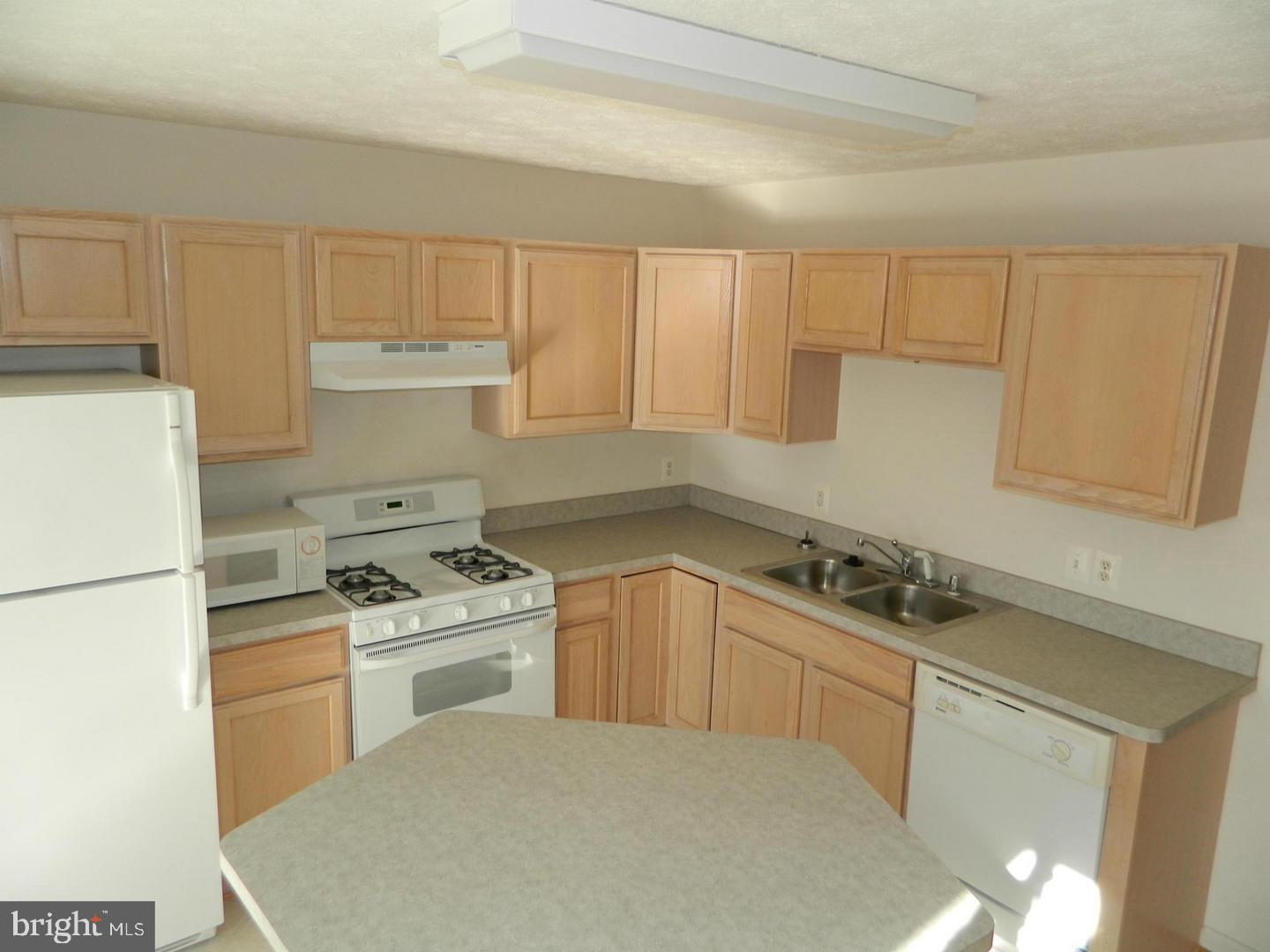 CHARLESTOWN COMMONS - Residential Lease