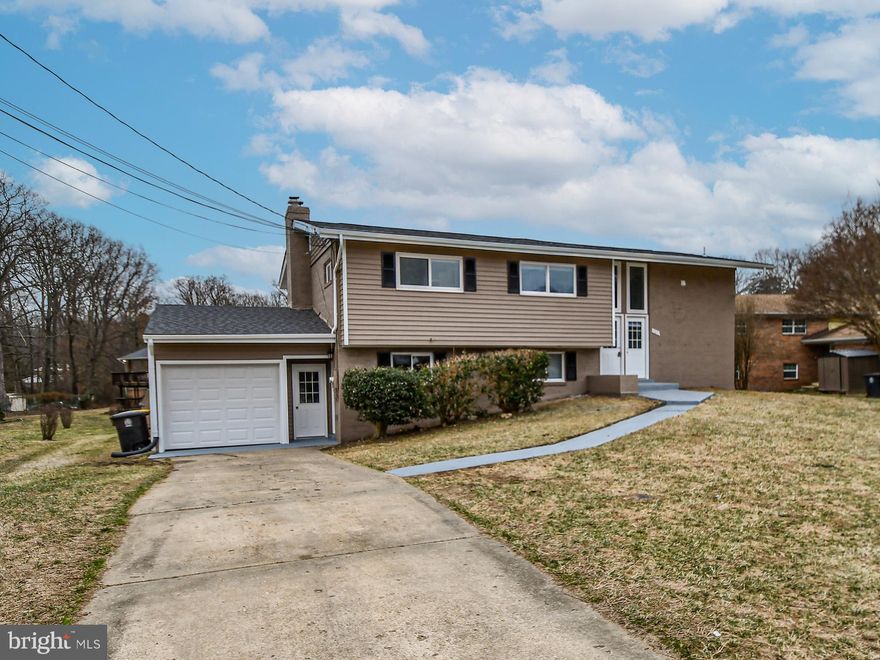 **********   VACANT, READY TO MOVE IN. THIS LISTING IS ONLY FOR MAIN LEVEL, BASEMENT NOT INCLUDED, NO ACCESS TO BASEMENT FROM MAIN LEVEL, ALL UTILITIES INCLUDED IN THE RENT  **************
METICULOUSLY RENOVATED 1350 SFT 3BR, 2 BA OPEN LAYOUT MAIN LEVEL SFH. VERY LARGE HIGH CEILING OPEN LIVING, DINING AND KITCHEN w/RECESS LIGHTS AND A PATIO DOOR LEADING TO LARGE NEW DECK. NEW KITCHEN w/42" WHITE CABINETS, UPGRADED SS APPLIANCES, GRANITE COUNTER. ENTRIE MAIN LEVEL (KITCHEN, DINING, LIVING AND ALL THREE BEDROOMS HAVE GLEAMING HARDWOOD FLOORS). MASTER BEDROOM w/ATT. REN. FULL BATH AND 2 MORE LARGE BEDROOMS w/REN. HALL WAY FULL BATH.  TWO CAR GARAGE, DRIVE WAY AND STORAGE SHED, WASHER & DRYER INCLUDED. SHOWS WELL.
******* NO PETS, SMOKING. GOOD PAST RENTAL HISTORY REQUIRED TO QUALIFY ********
AGENT IS THE OWNER.