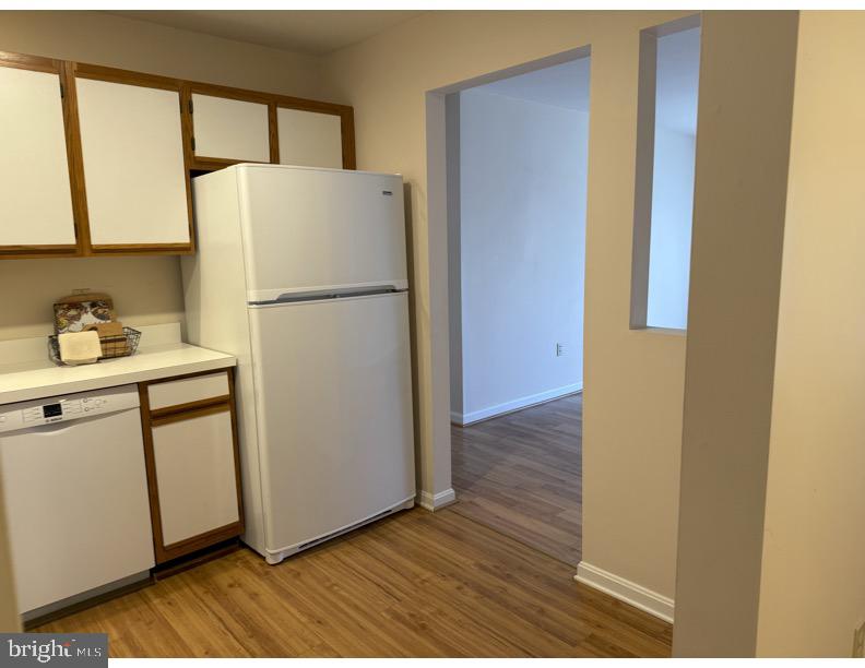 LAKESIDE CONDOMINIUMS - Residential