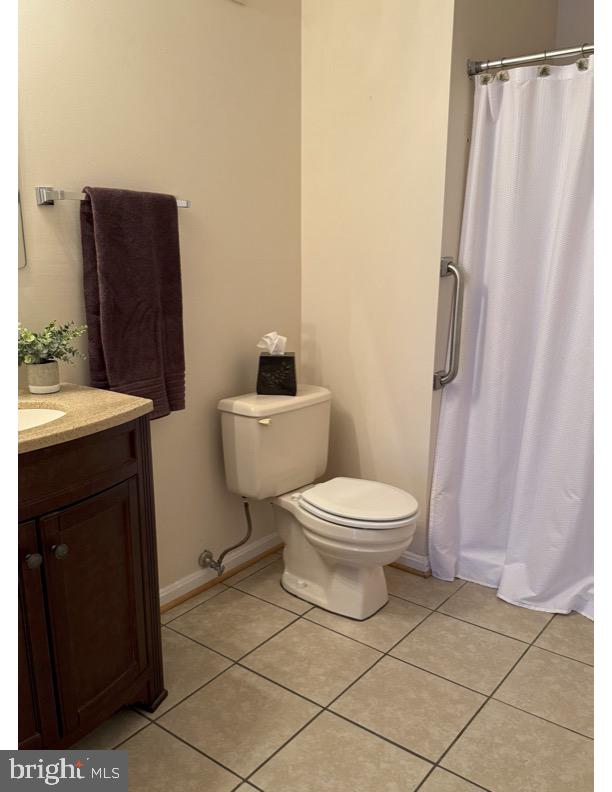 LAKESIDE CONDOMINIUMS - Residential