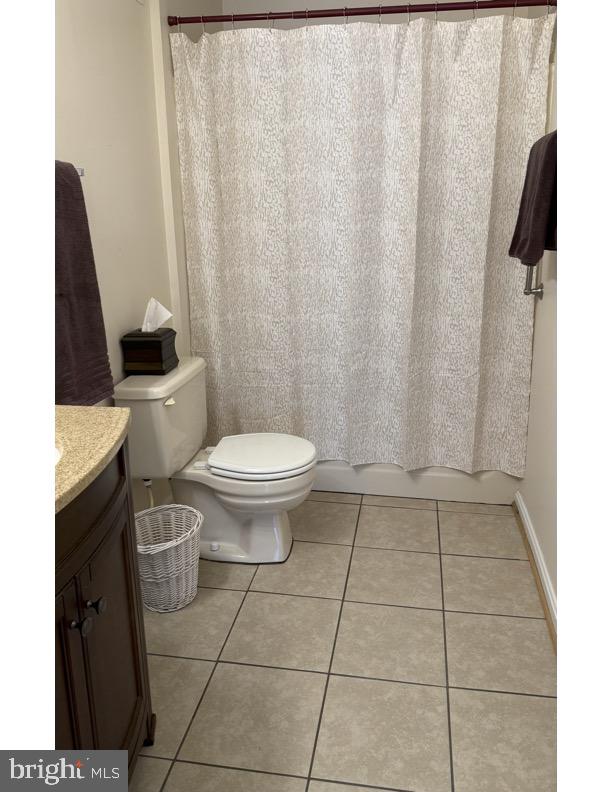 LAKESIDE CONDOMINIUMS - Residential