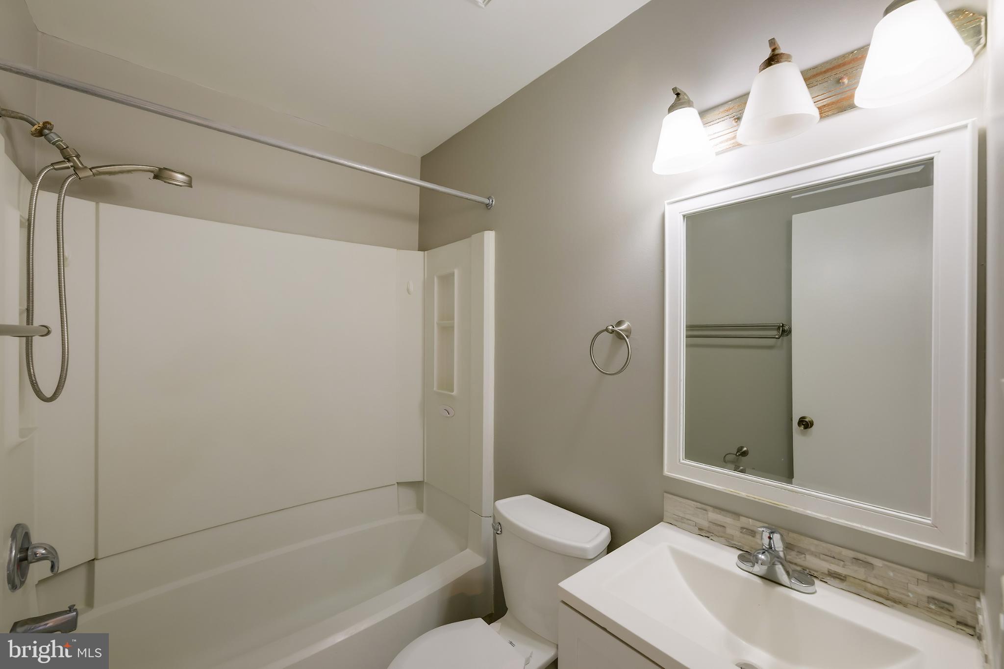 GUNNERS LAKE VILLAGE - Residential Lease