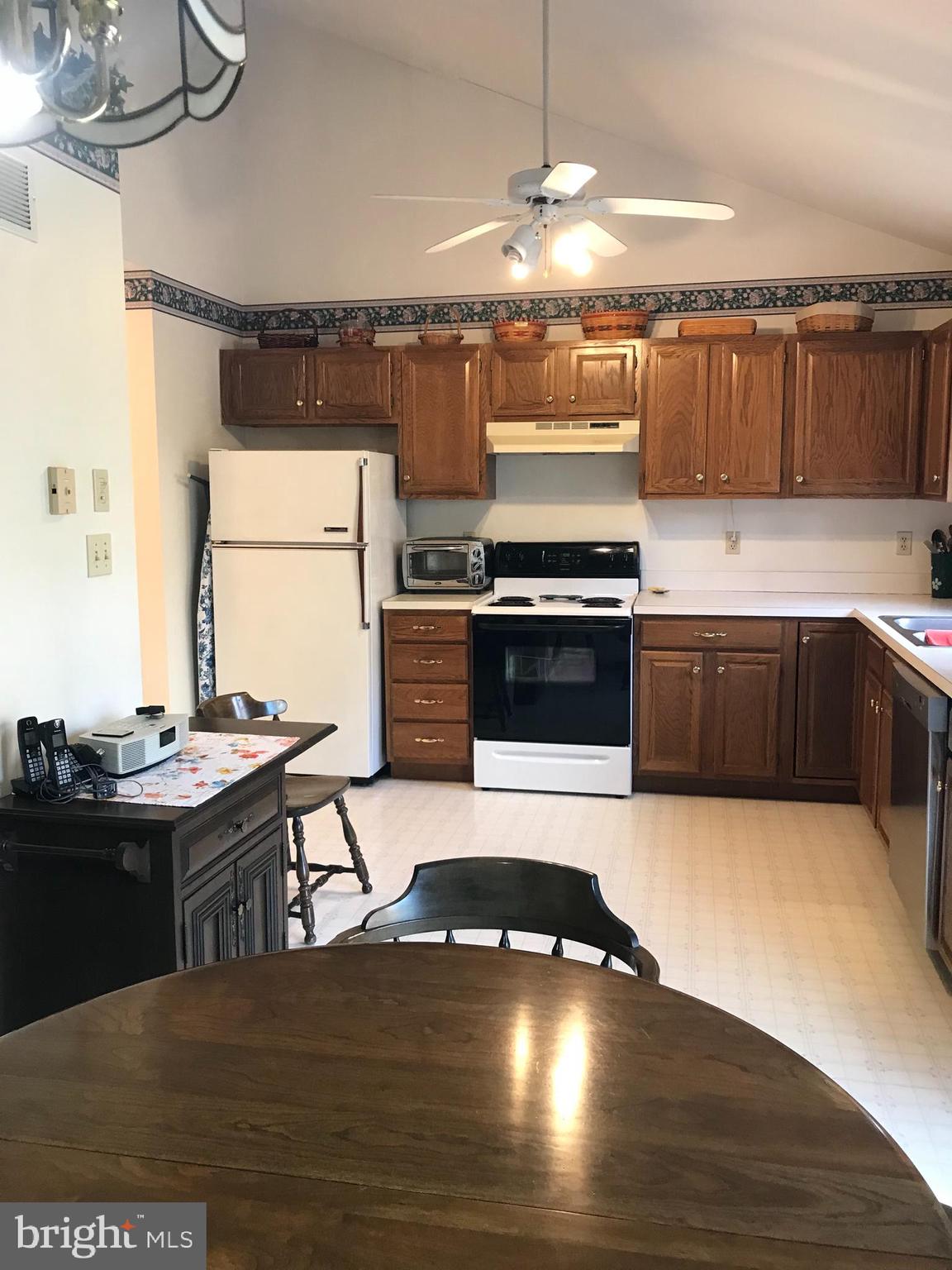 MANOR OAKS - Residential