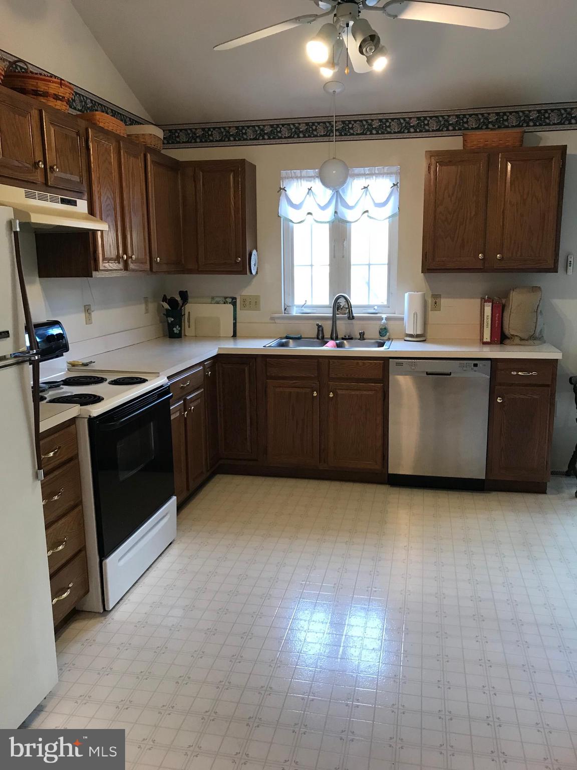 MANOR OAKS - Residential