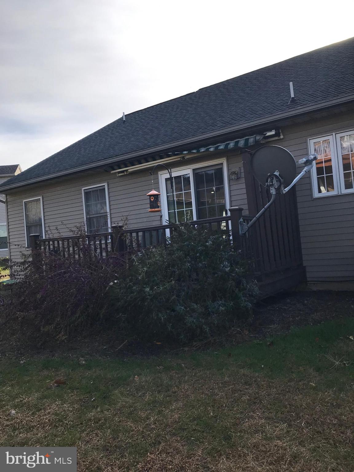 MANOR OAKS - Residential