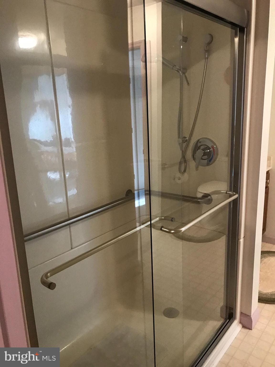 MANOR OAKS - Residential