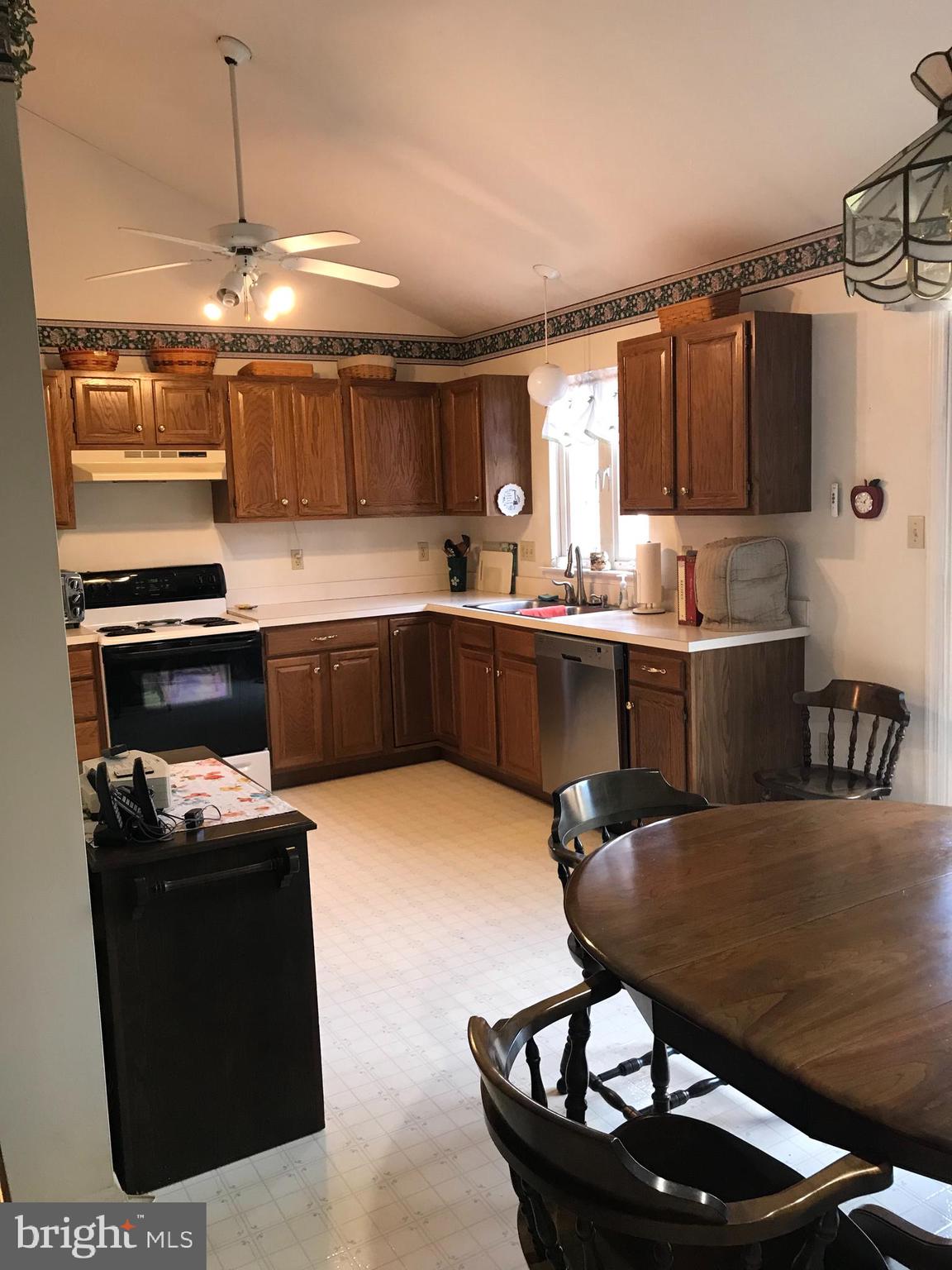 MANOR OAKS - Residential