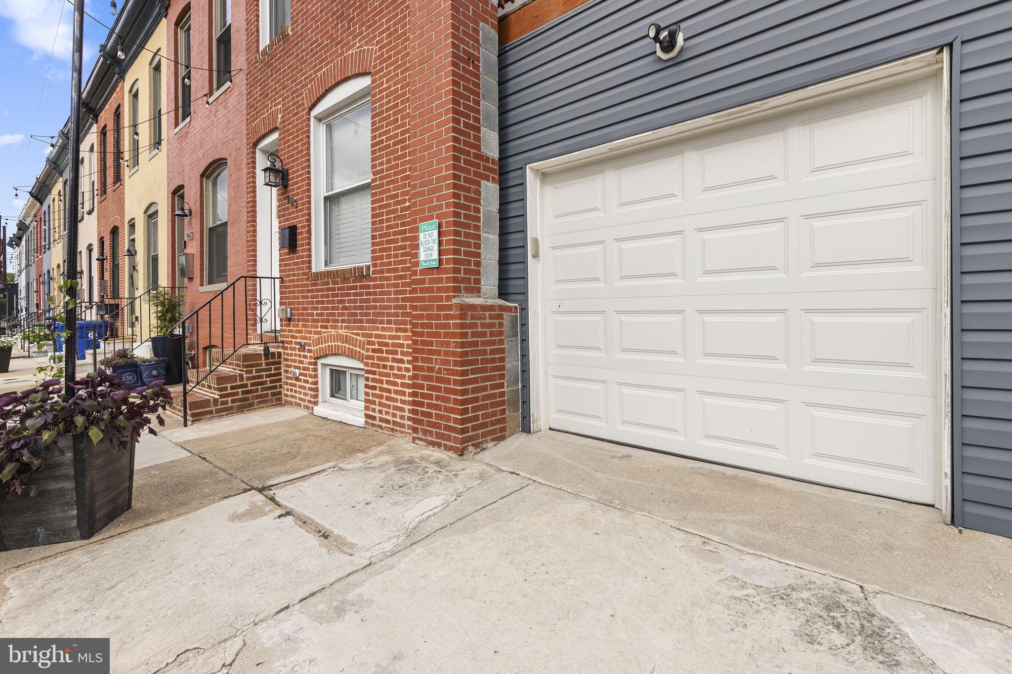 903 N BRADFORD STREET