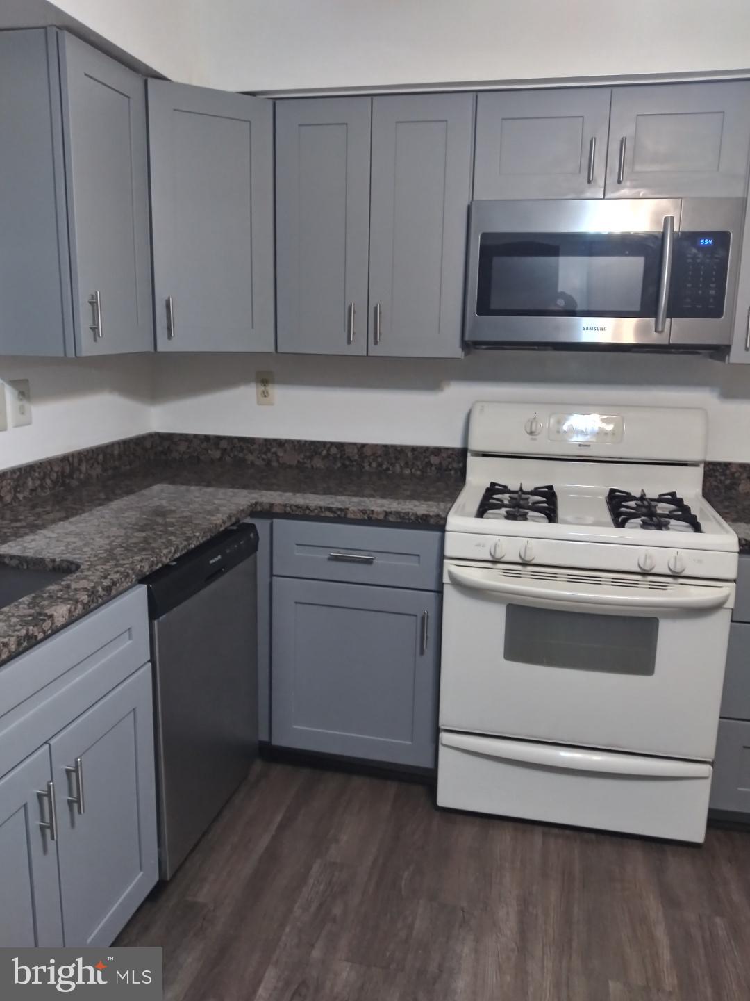 LAKE RIDGE - Residential