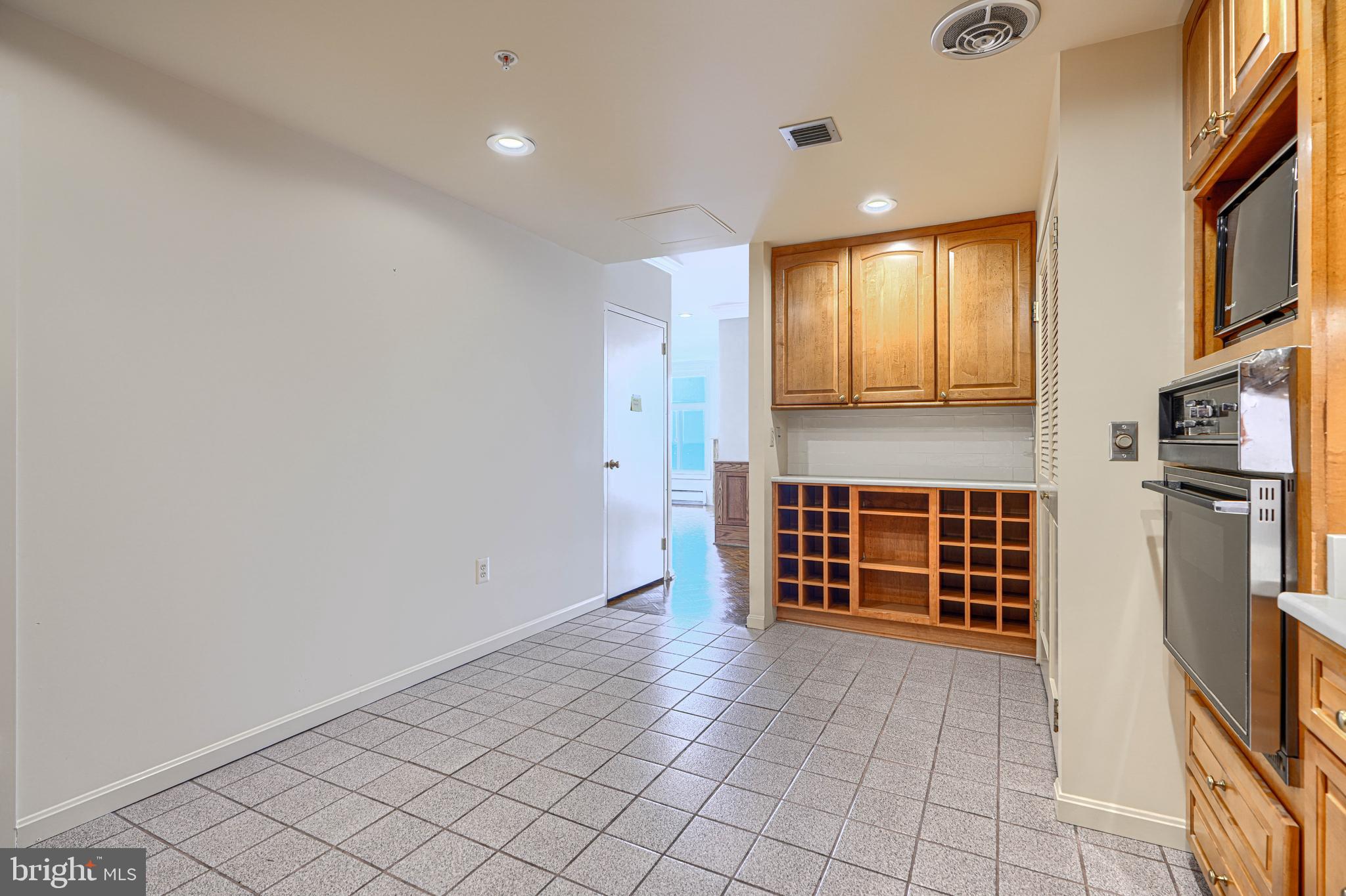28 ALLEGHENY AVENUE 2702