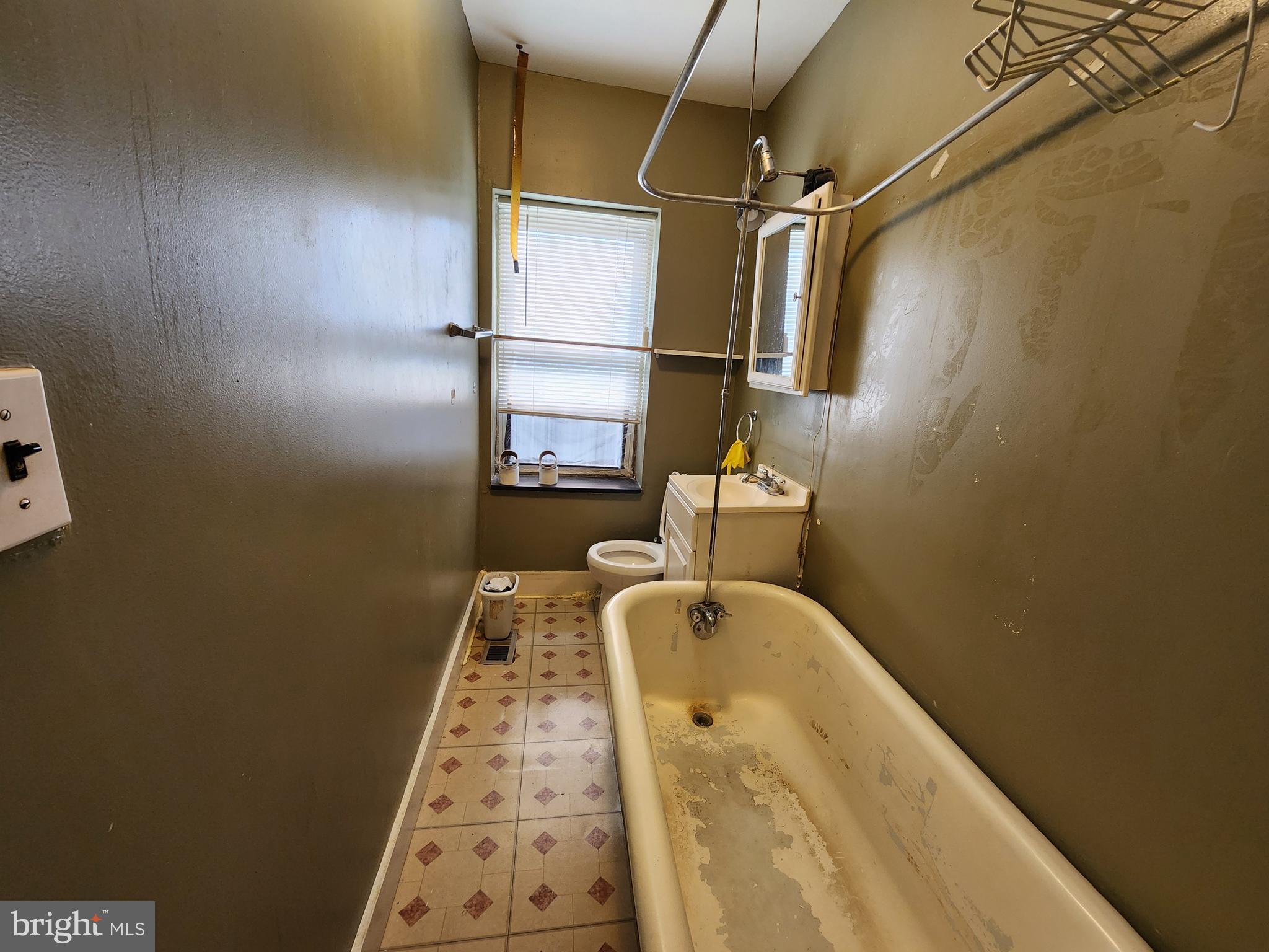 BROADWAY EAST - Residential