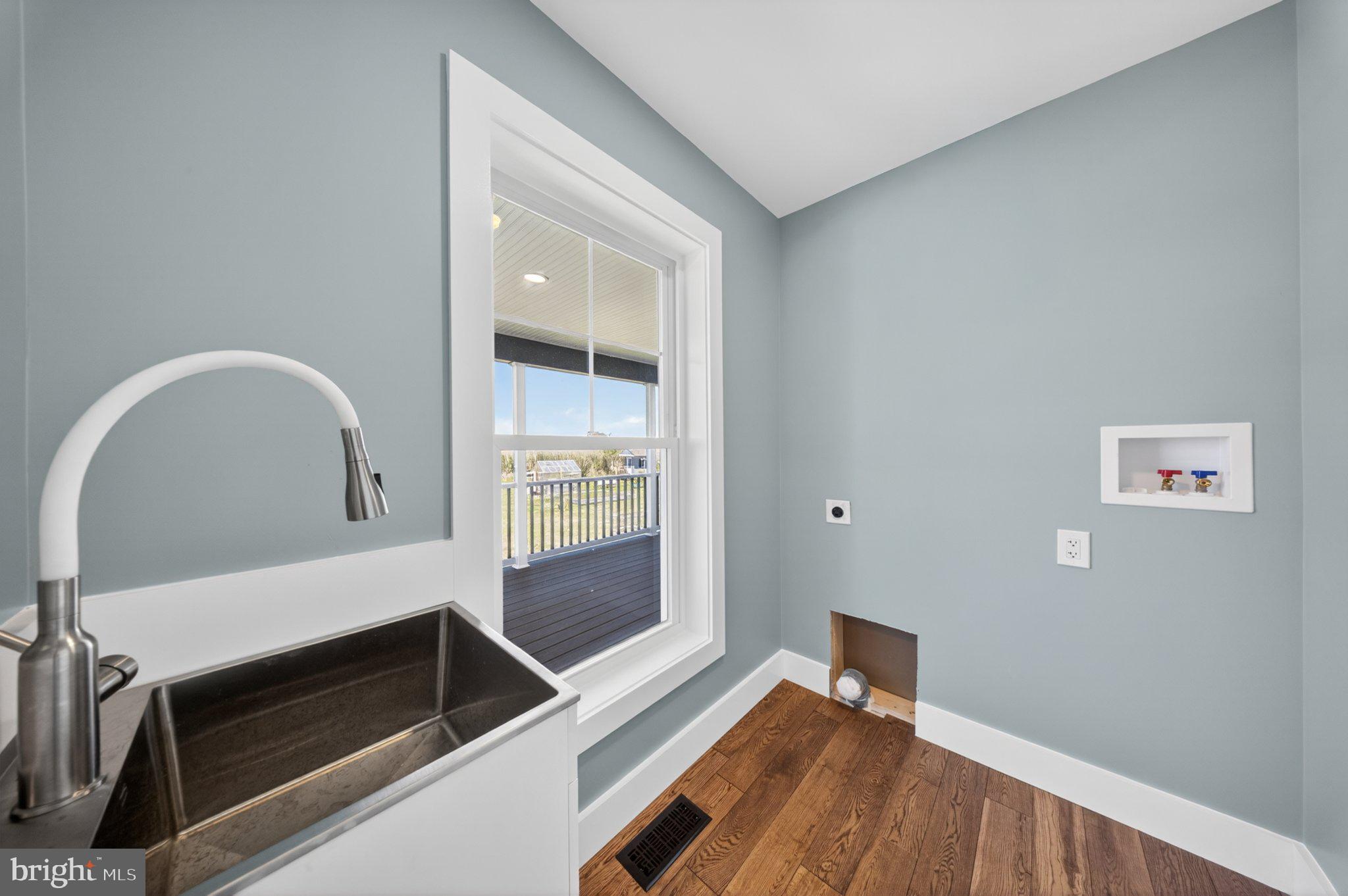 KITTS HUMMOCK - Residential