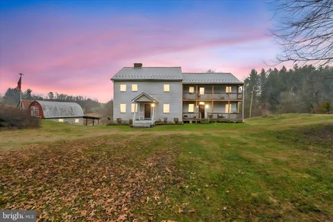 Homes For Sale - 7 N Oak Lane<br/> SCHUYLKILL HAVEN, PA 17972