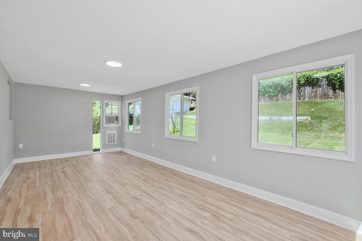 YORKSHIRE KNOLLS - Residential