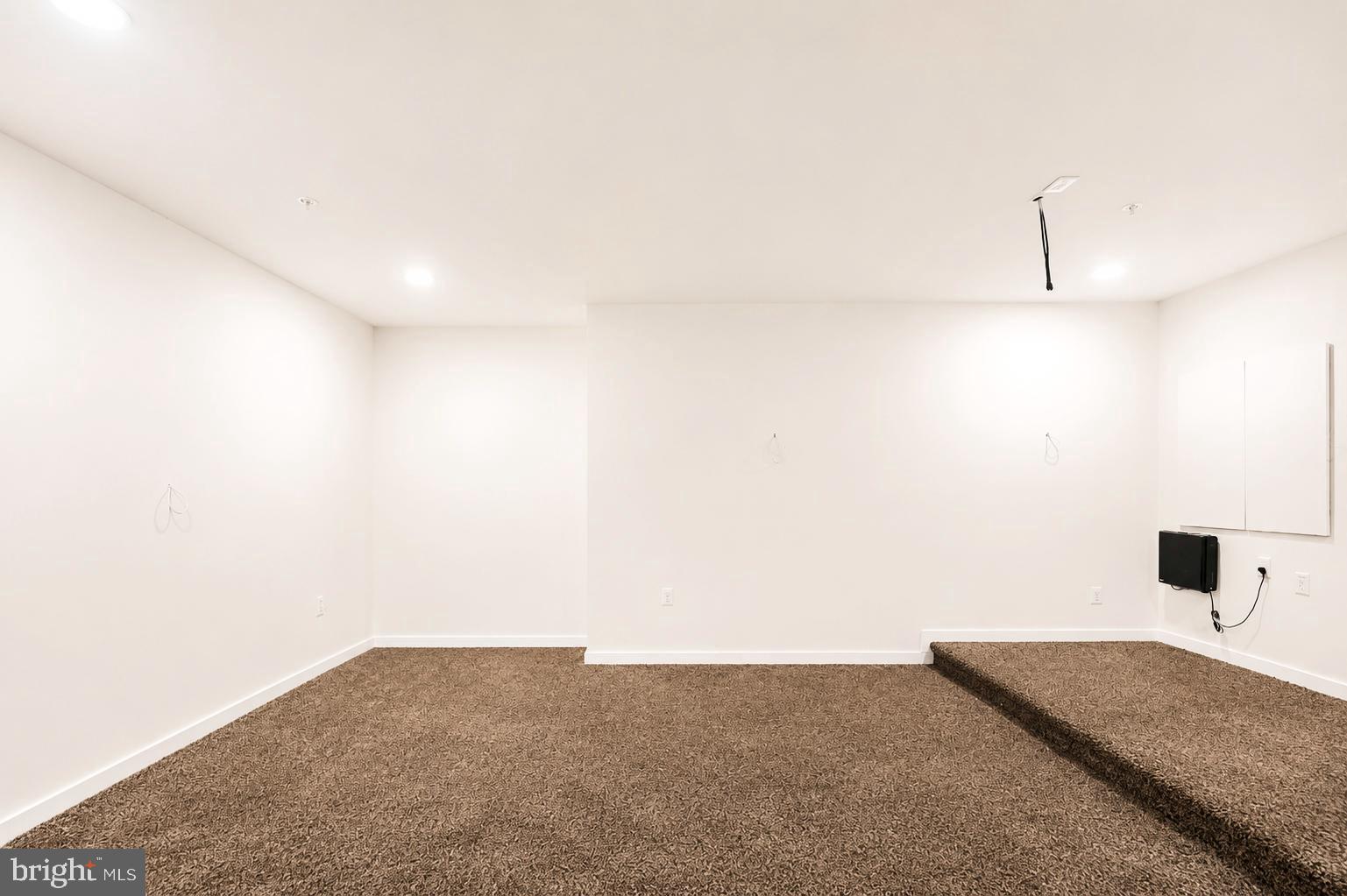 WARFIELD ESTATES - Residential