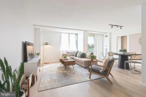 501 Slaters Lane Unit 114, Alexandria, VA MLS: VAAX2042224