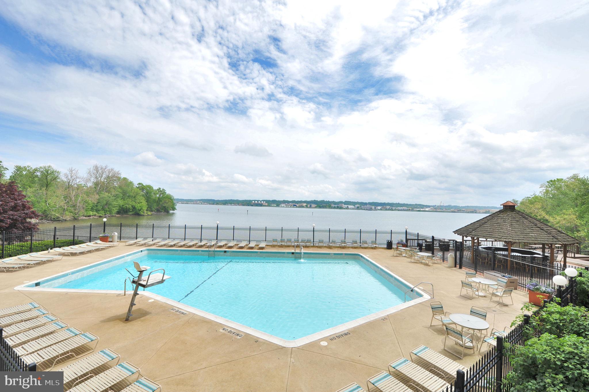501 SLATERS LANE 114