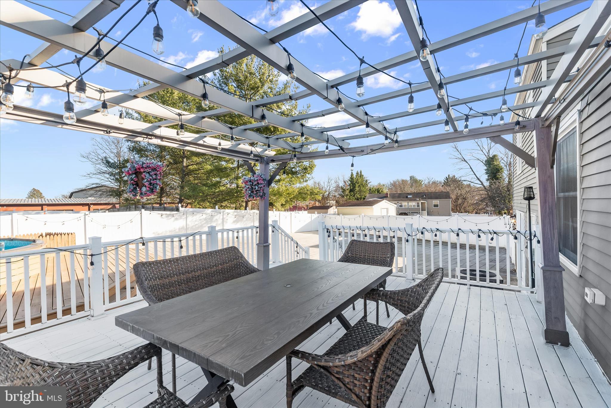 WOODBRIDGE VALLEY - Residential