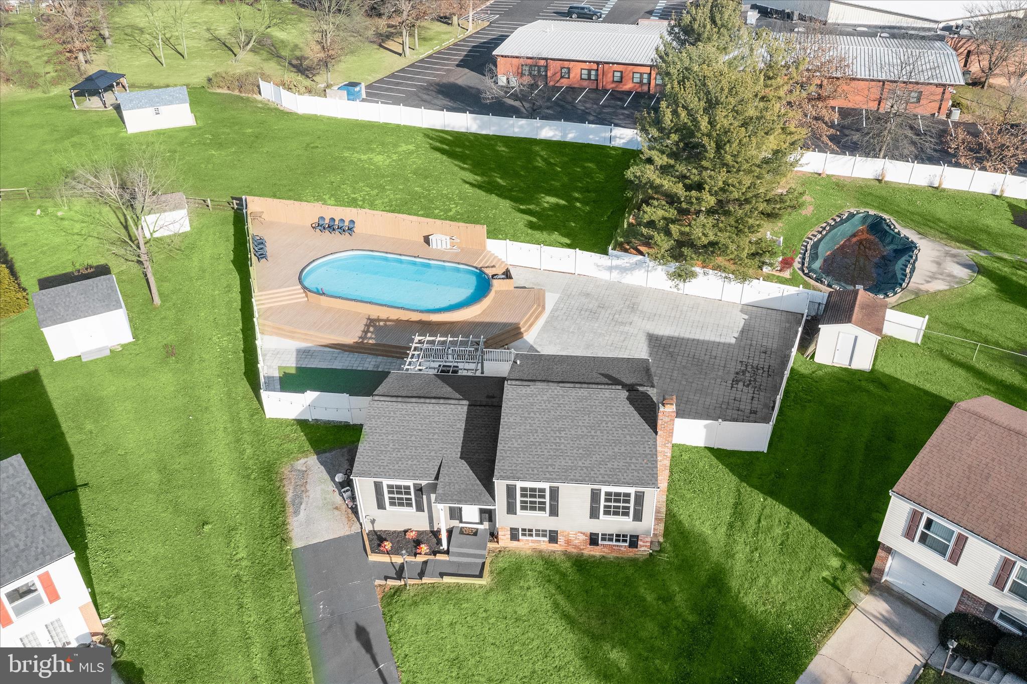 WOODBRIDGE VALLEY - Residential