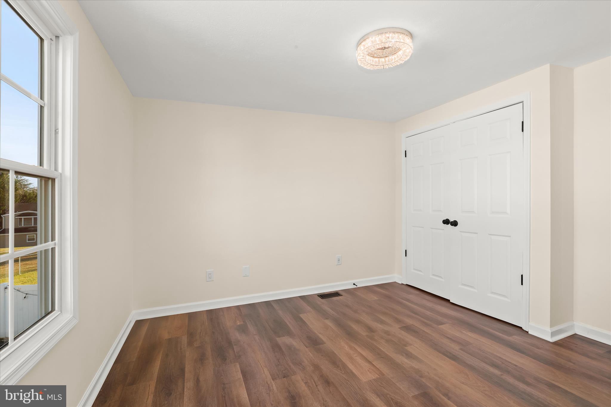 WOODBRIDGE VALLEY - Residential