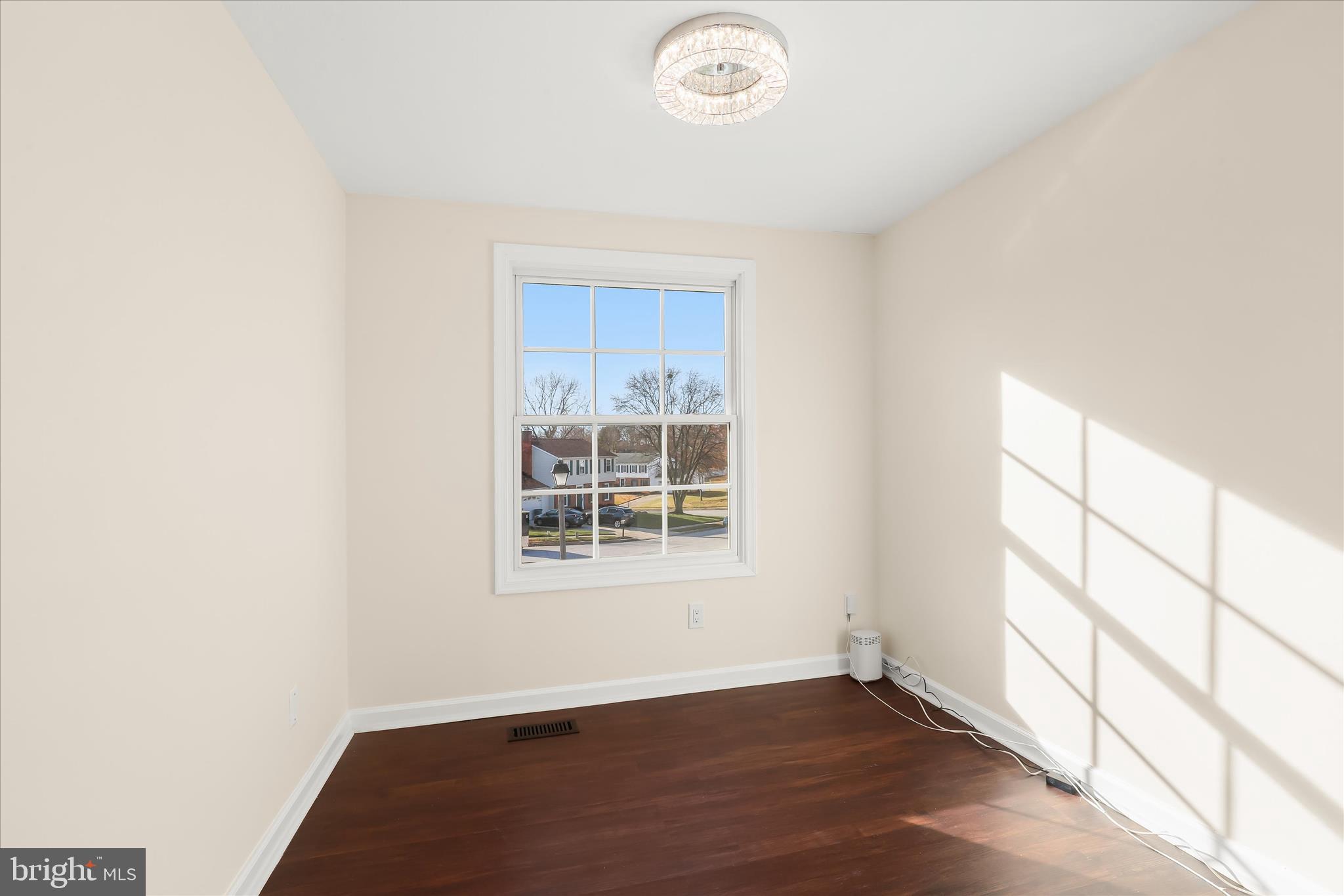 WOODBRIDGE VALLEY - Residential