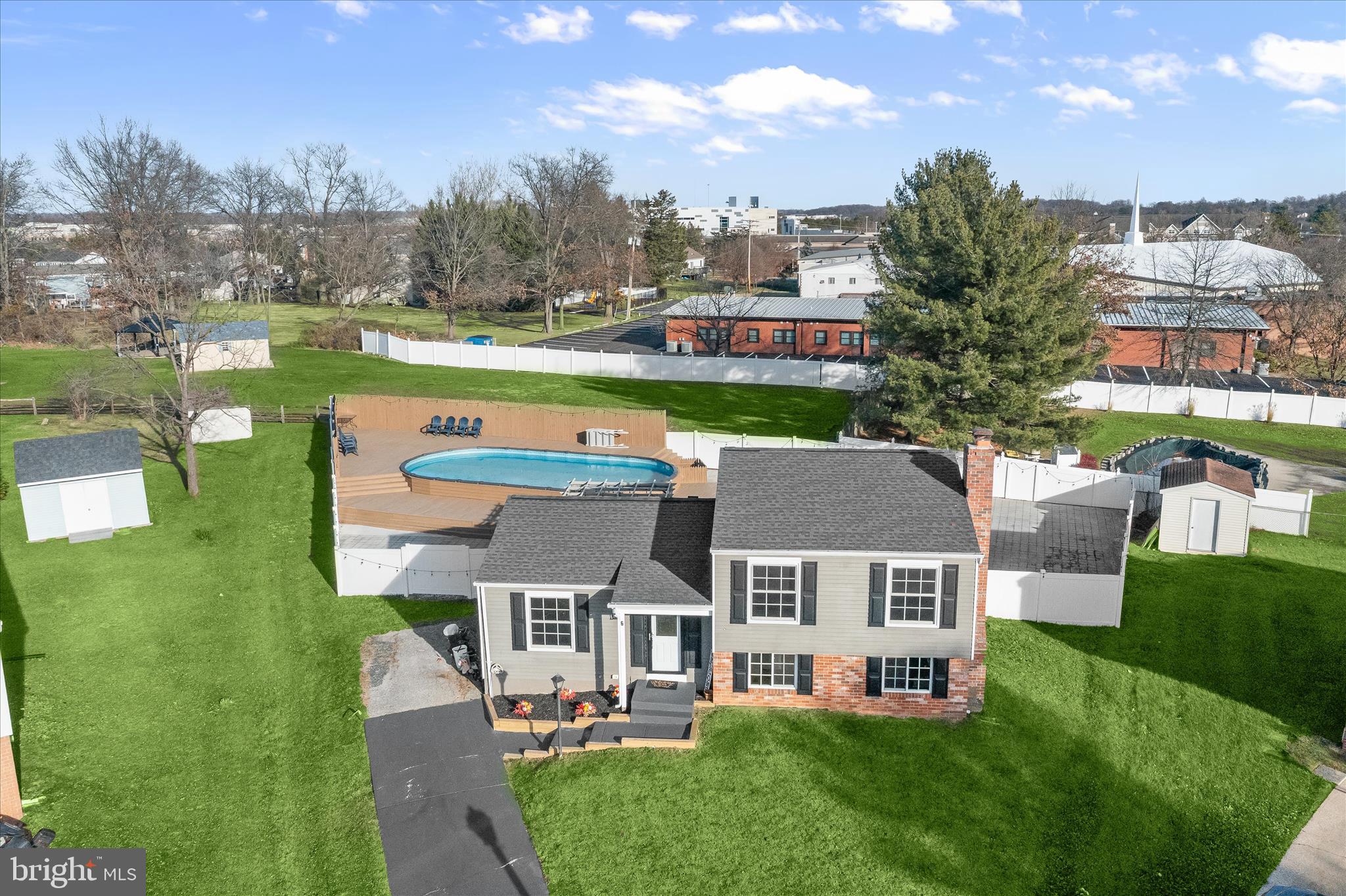 WOODBRIDGE VALLEY - Residential